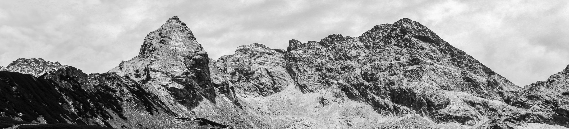 Kościelec i Świnica widziana z Zielonej Doliny Gąsienicowej