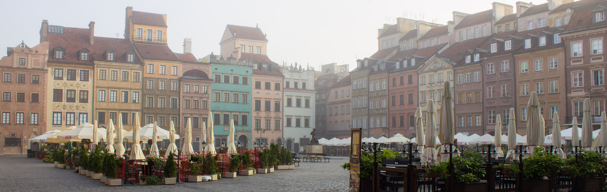Rynek Warszawskiego Starego Miasta o świcie