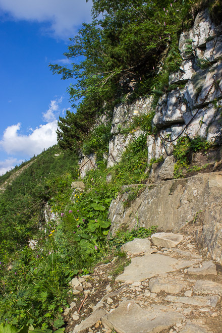 Półka skalna na Akademickiej Perci