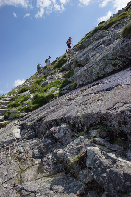 Płyty skalne na szlaku prowadzącym na Kościelec
