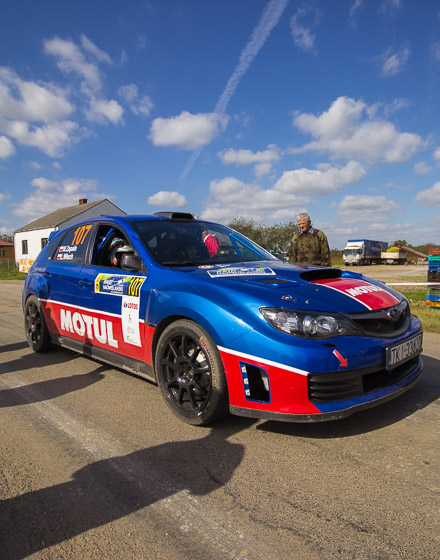 Subaru Impreza kierowana przez Mariusza Zapałę