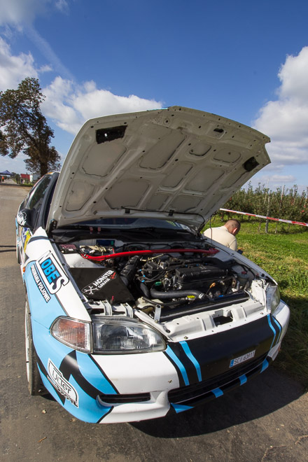 Serce samochodu rajdowego