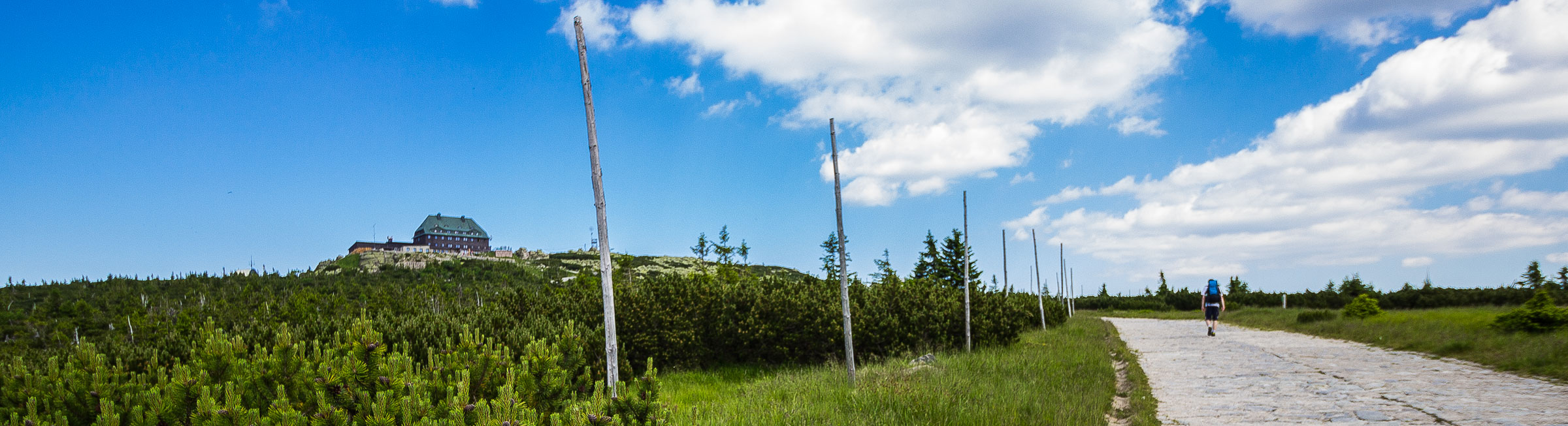 Szrenica i schronisko na jej szczycie