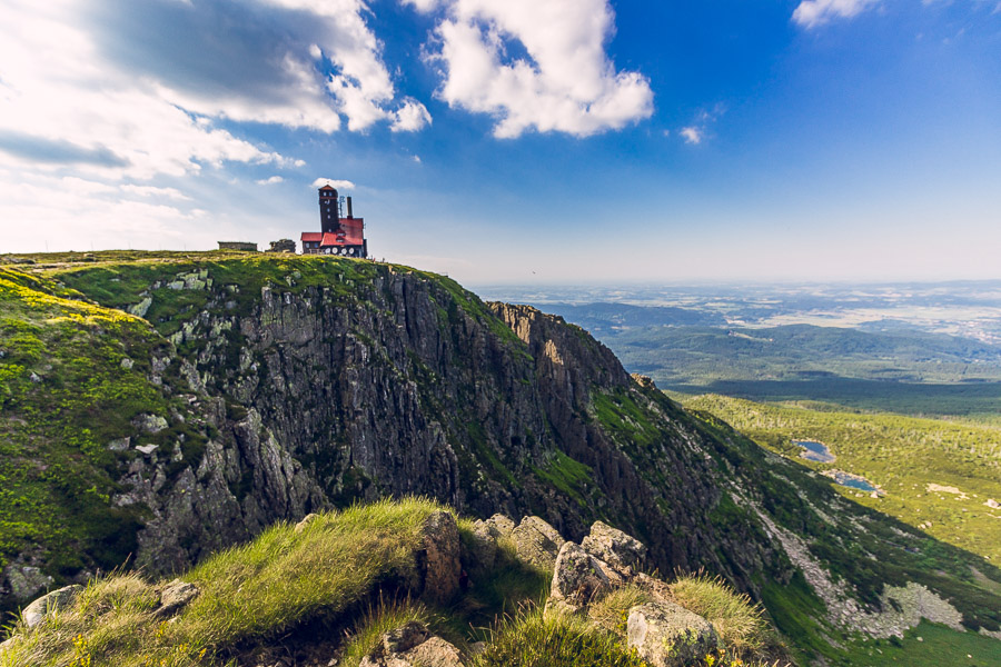 Śnieżne Kotły i stacja przekaźnikowa